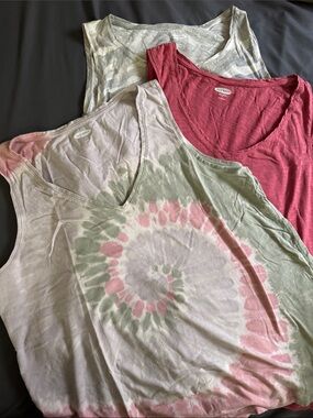 Old Navy Women's V-Neck Tank Tops